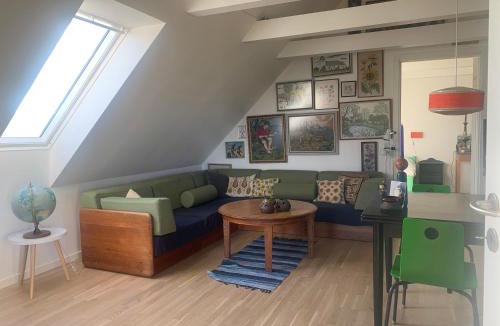 Søndersø Apartment | Drejerindens kreative stemningsfulde lejlighed