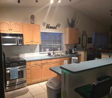 North Lauderdale House | Drew's Getaway with shared common space