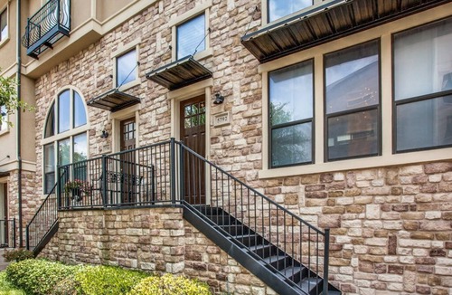 Legacy Park House | Driem house- Award Winning - 1 minute to shops
