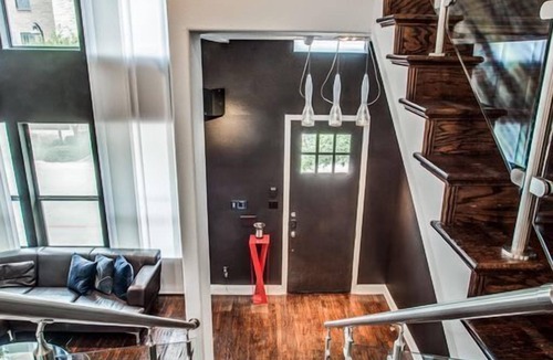 Legacy Park House | Driem house- Award Winning - 1 minute to shops