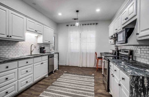 Far North Dallas House | Driem House-Designer/huge yard/North Dallas