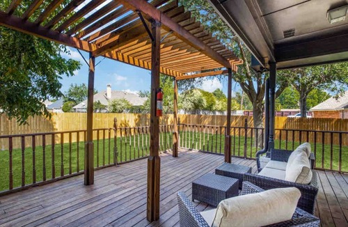 Far North Dallas House | Driem House-Designer/huge yard/North Dallas