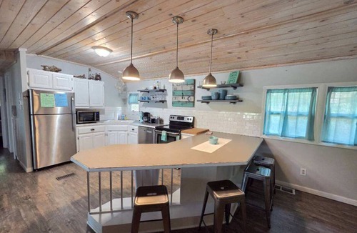 Lost Bridge Village House | Drift Away- 2-bedroom Lakefront hosue with Easy walk to Lake