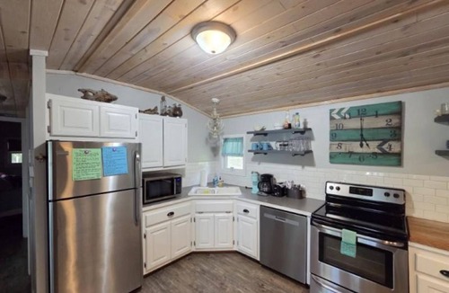 Lost Bridge Village House | Drift Away- 2-bedroom Lakefront hosue with Easy walk to Lake