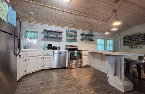 Lost Bridge Village House | Drift Away- 2-bedroom Lakefront hosue with Easy walk to Lake