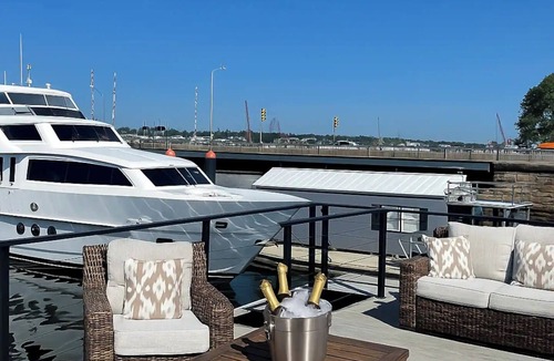 New Bedford House | Drift Loft Houseboat