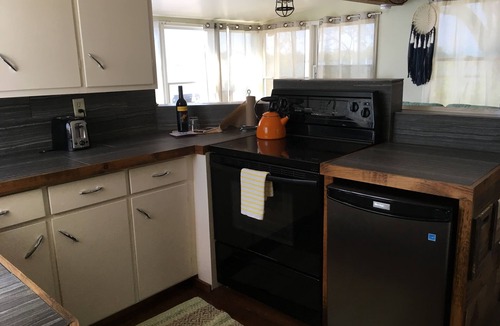 Amherstburg Cottage | Drifted Inn - Riverfront Cabin