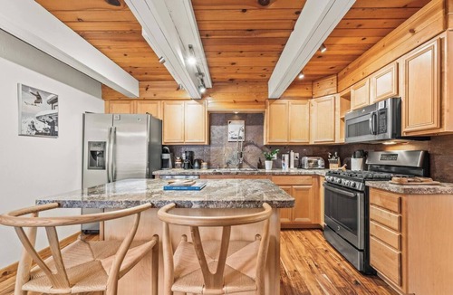 Tahoe Pines Cabin | Drifthaus - w/Beach Amenities