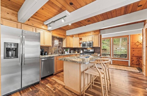 Tahoe Pines Cabin | Drifthaus - w/Beach Amenities