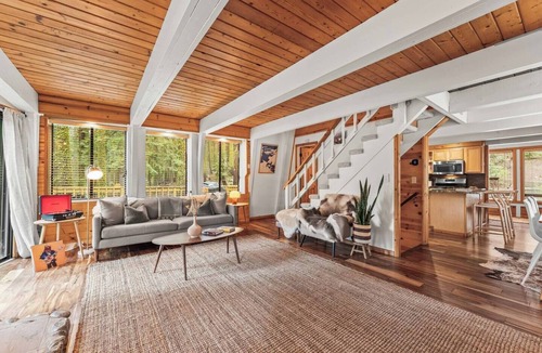 Tahoe Pines Cabin | Drifthaus - w/Beach Amenities
