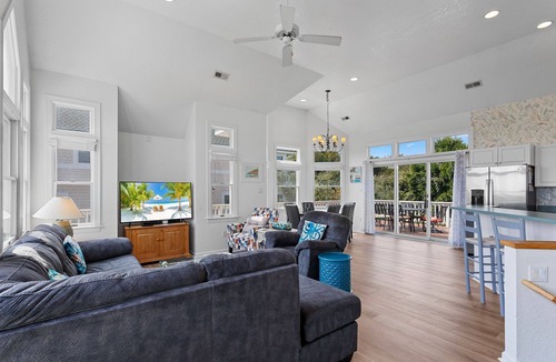 Monteray Shores House | Drifting Sands Pool, Sun Deck Beach