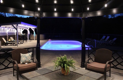 Branson Cabin | Driftwater Resort Cabin #8 with Lake Taneycomo Access & Pool!