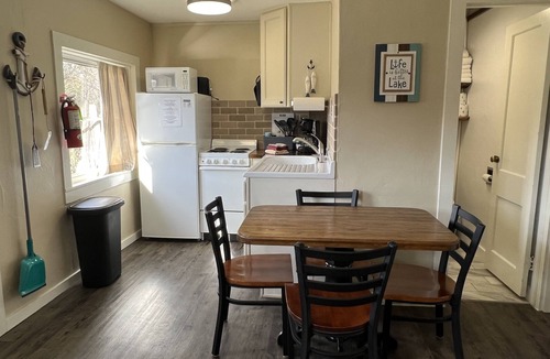 Branson Cottage | Driftwater Resort Cabin #11 with Lake Taneycomo Access & Pool!