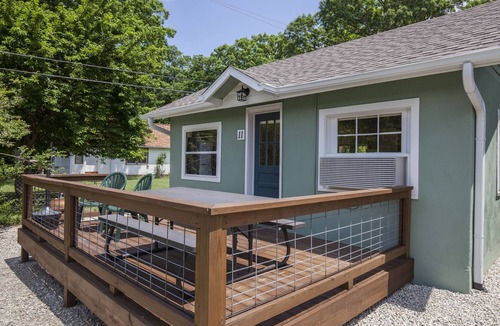 Branson Cottage | Driftwater Resort Cabin #11 with Lake Taneycomo Access & Pool!