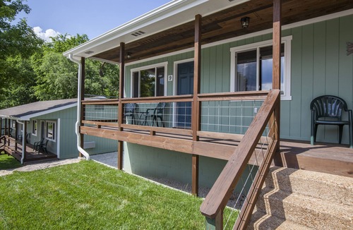 Branson Cabin | Driftwater Resort Cabin #9 with Lake Taneycomo Access & Pool!
