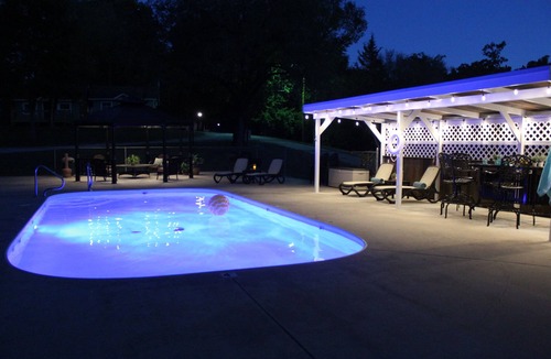 Branson Cabin | Driftwater Resort Cabin #10 with Lake Taneycomo Access & Pool!