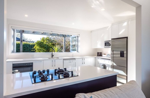 Blackpool Villa | Driftwood Beach House with Spa Pool