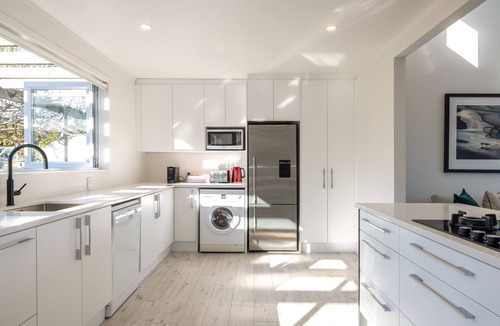 Blackpool Villa | Driftwood Beach House with Spa Pool