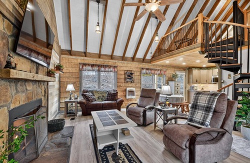 Talking Rock Cabin | Driftwood Cabin a waterfront cabin with everything