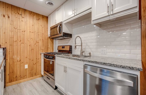 Lake Catherine Cottage | Driftwood, Cozy Waterfront Cottage, Separate Unit