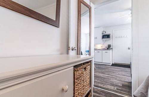 Southampton Apartment | Driftwood Haus