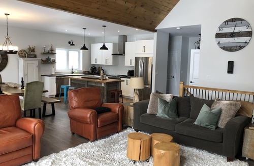 Greater Madawaska Cottage | Driftwood Hideaway: So Private, Serene & Spacious Lakefront….So much to do!