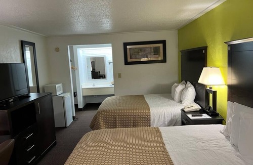 Lake City Hotel | Driftwood Inn