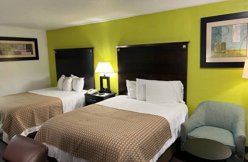 Lake City Hotel | Driftwood Inn