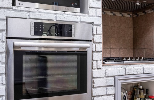 Collingwood House | Driftwood on 6th in Historic Downtown Collingwood/Pet Friendly