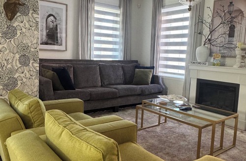 Collingwood House | Driftwood on 6th in Historic Downtown Collingwood/Pet Friendly