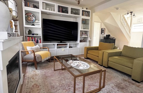 Collingwood House | Driftwood on 6th in Historic Downtown Collingwood/Pet Friendly