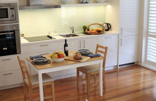 Cowes Cottage | Driftwood - Spa Cottage for Two