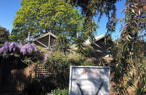 Cowes Cottage | Driftwood - Spa Cottage for Two