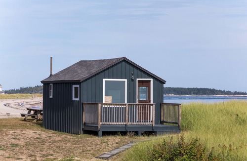 Phippsburg Apartment | Driftwood Studio Beachfront cottage right in the Dunes