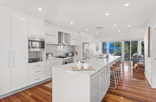 Soldiers Point House | Driftwood - Waterfront Cottage