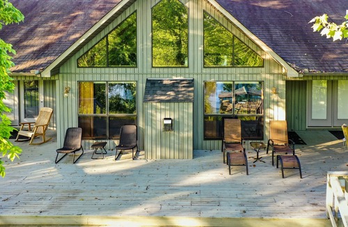 Pangburn House | Dripping Springs Retreat ~ on The Little Red River - blazing wifi