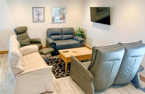 Muchelney House | Dronefield Lodge