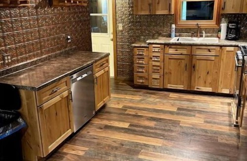 Lansing House | Drop Tine Ridge w/Hot Tub
