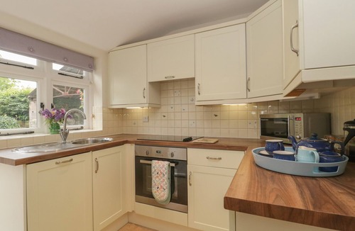 Bridgwater Cottage | DROVER'S, romantic, with open fire in Sutton Mallet