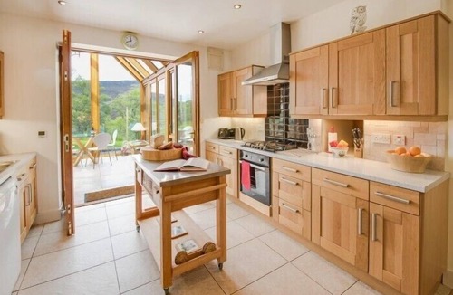 Braemar Cottage | DRUMRUNIE, pet friendly, with open fire in Braemar