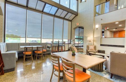 Collinsville Hotel | Drury Inn and Suites St Louis Collinsville