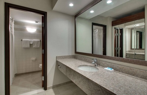 Bowling Green Hotel | Drury Inn & Suites Bowling Green