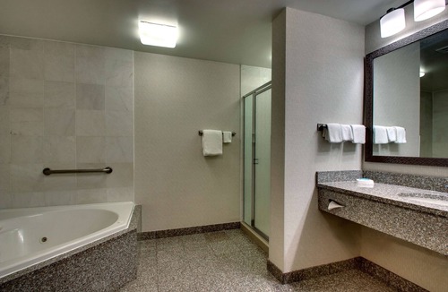 Findlay Hotel | Drury Inn & Suites Findlay