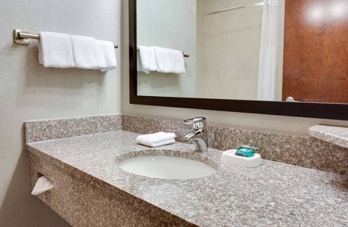 Franklin Hotel | Drury Inn & Suites Middletown Franklin