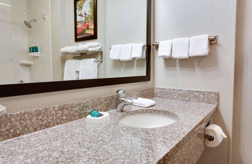 Franklin Hotel | Drury Inn & Suites Middletown Franklin