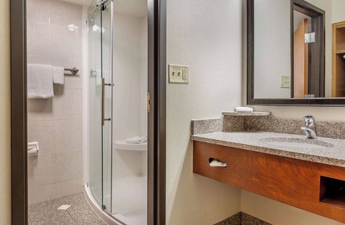 Valley Park Hotel | Drury Inn & Suites Southwest St. Louis