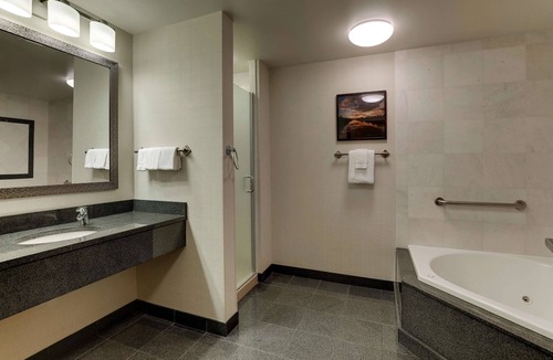 Arnold Hotel | Drury Inn & Suites St. Louis Arnold
