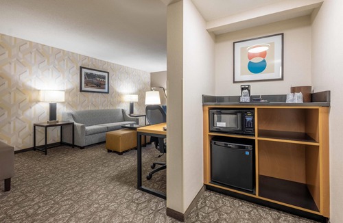 Airport Township Hotel | Drury Inn & Suites St. Louis Airport