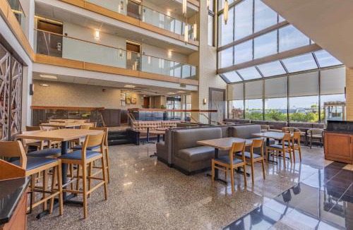 Airport Township Hotel | Drury Inn & Suites St. Louis Airport