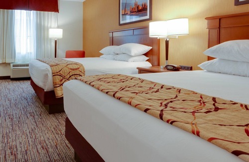 Clifton Heights Hotel | Drury Inn & Suites St. Louis Forest Park